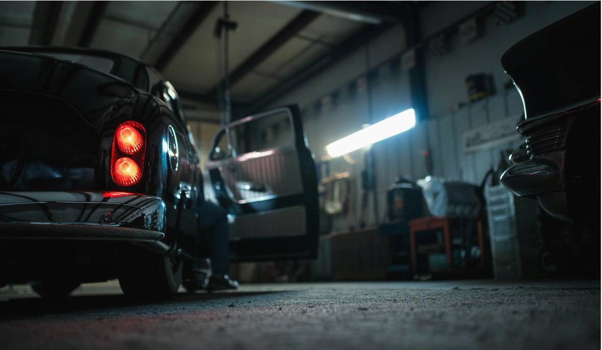 Mobile mechanic attending vehicle
